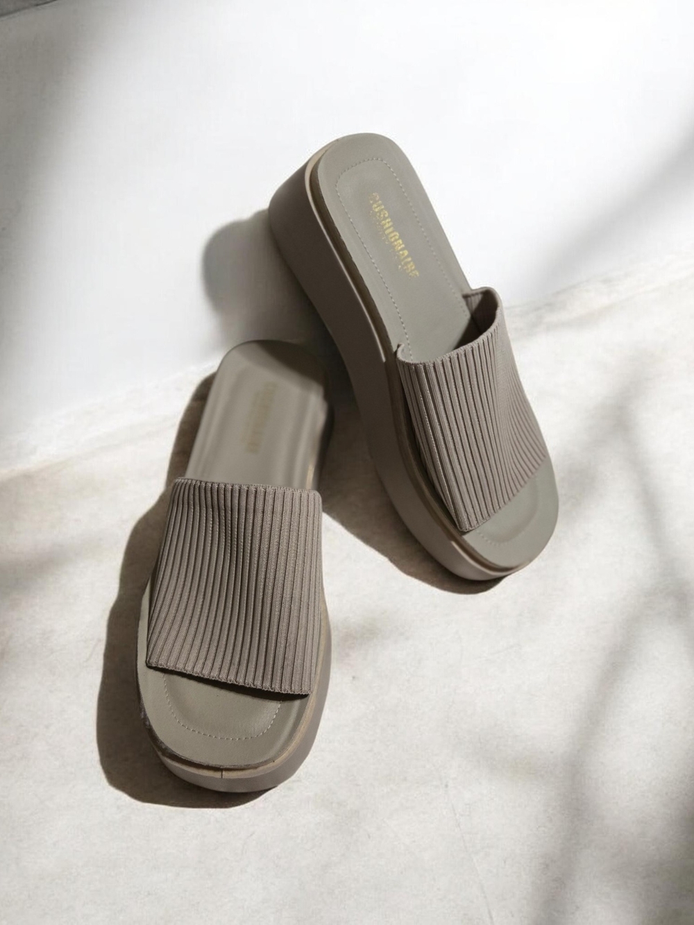 Ribbed Slide Sandals in Taupe — Women’s Casual Platform By Cushionair Size 8 EUC